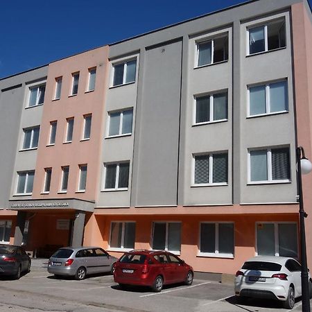 Apartmany Alzuz Ruzomberok Bagian luar foto